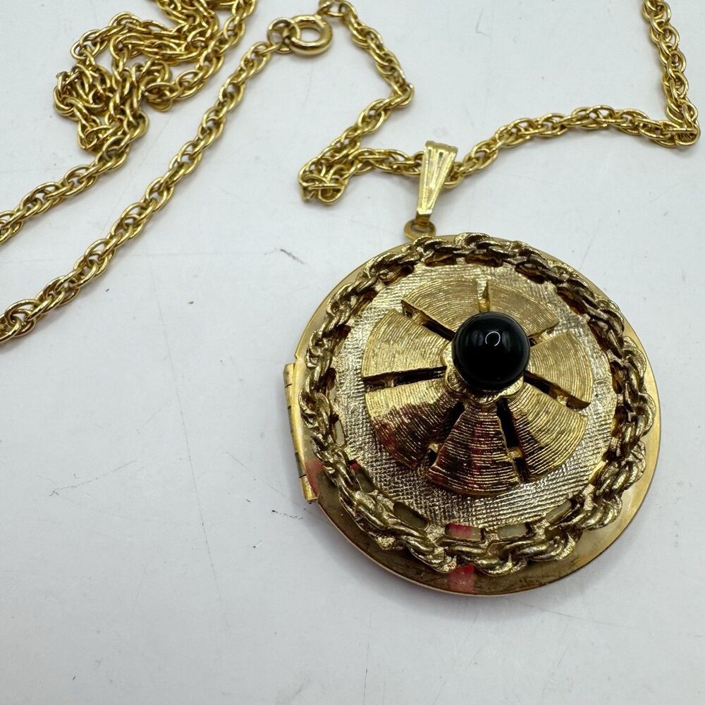 Vintage Gold Tone Round Locket Necklace With Black Cabochon Center 24”